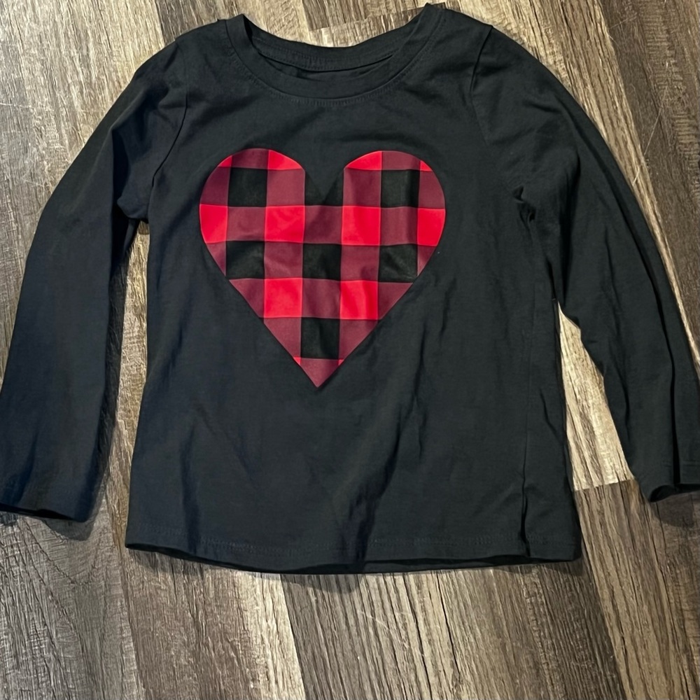3T LONG SLEEVE HEART ♥️ SHIRT